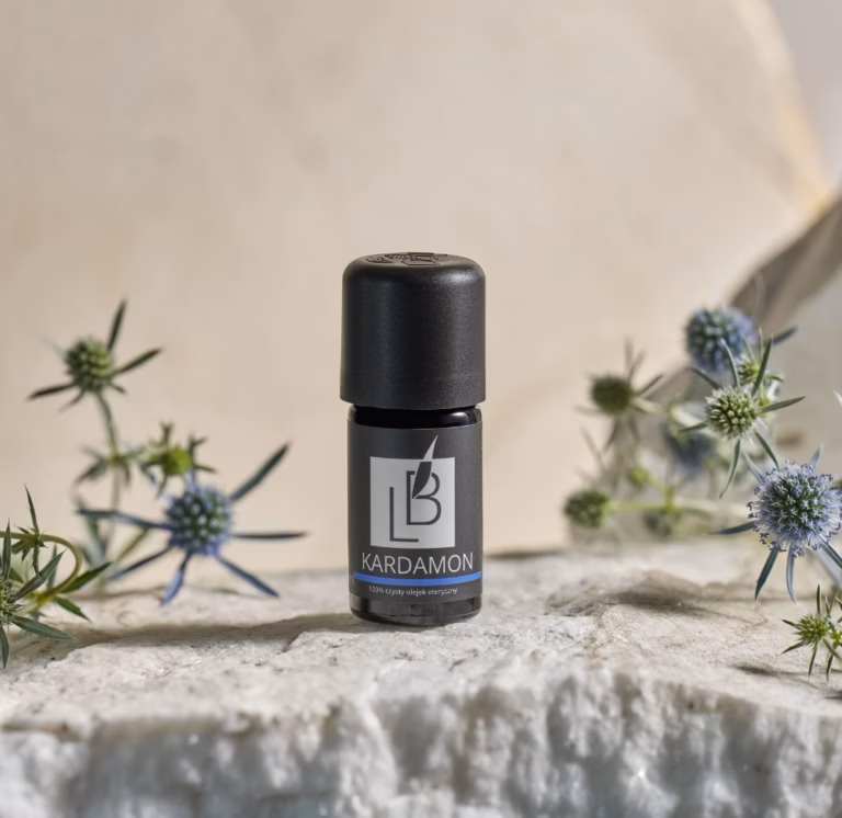 Naturalny olejek eteryczny z kardamonu Blavender w szkle Miron