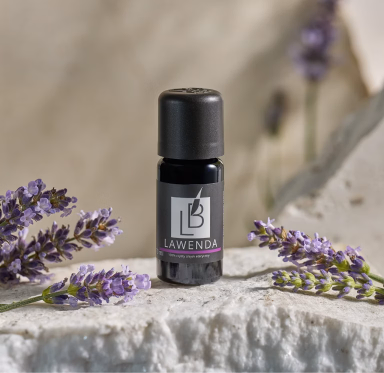 Naturalny olejek eteryczny z lawendy Hidcote Blue Blavender w fioletowym szkle Miron